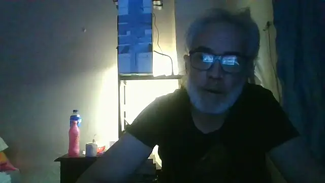 Charliebraum1974's cam snapshot