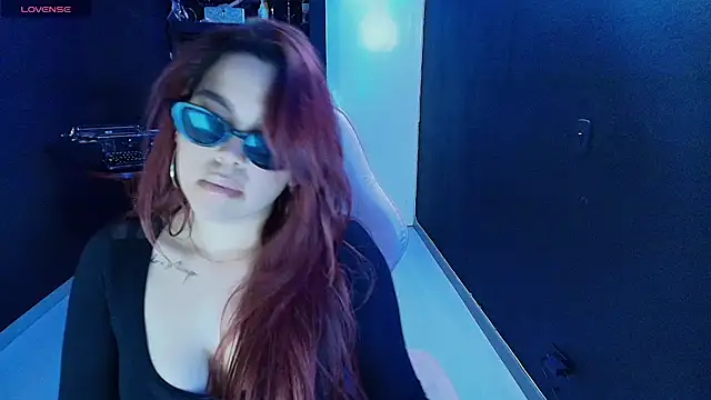 scarlett_velvet_'s cam snapshot