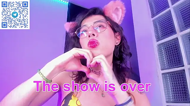 Sweet-SharoKitty live sex cam