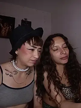 AlexxaAndRileyy's cam snapshot