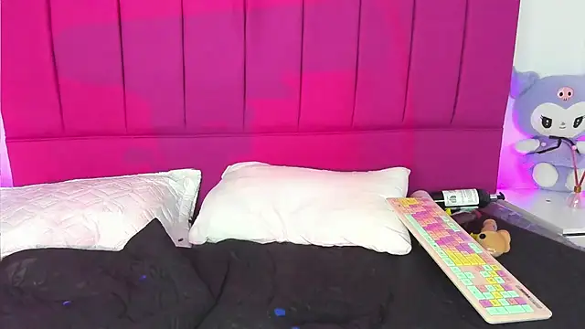 Clarita_Hill's cam snapshot