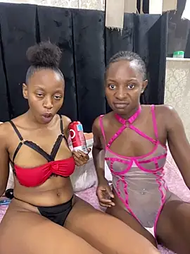 SexyPetitex25's cam snapshot