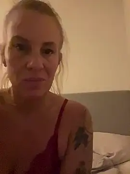 nastyblondemilf live sex cam