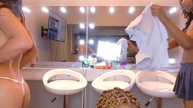 chocolatecrememia's cam snapshot