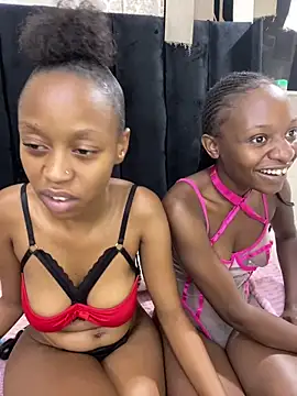 SexyPetitex25's cam snapshot