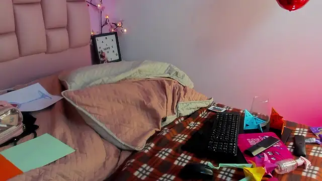 emma_cg's cam snapshot