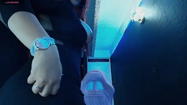 scarlett_velvet_'s cam snapshot