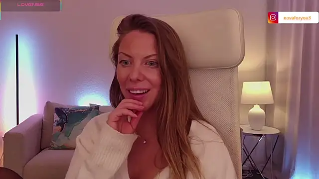 Nova-Lee live sex cam