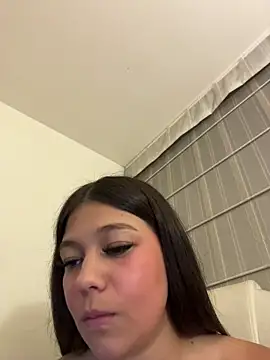 Alyshanon18's cam snapshot