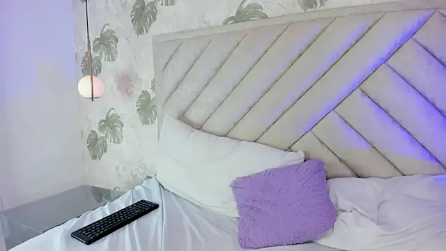 Lolaa-evans's cam snapshot