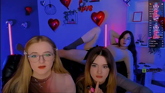 liana_kisses live sex cam