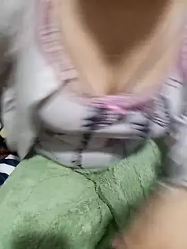 Rouzalinda_1's cam snapshot