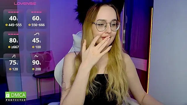 AdeLuna's cam snapshot