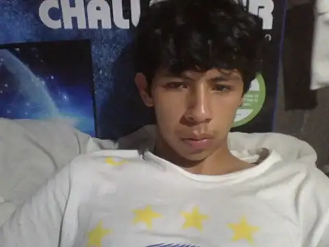 Carlos_Albert02's cam snapshot