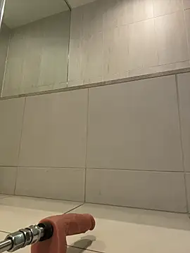 aus_queen's cam snapshot