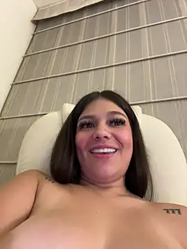 Alyshanon18's cam snapshot