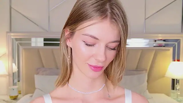 MeganMour's cam snapshot