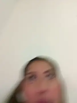 Emiily_joee_'s cam snapshot