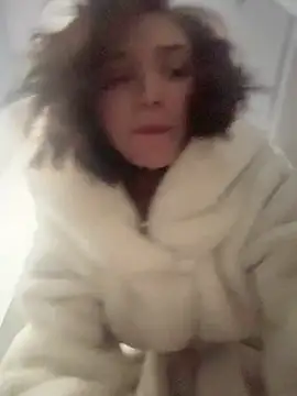 MilliDoll live sex cam