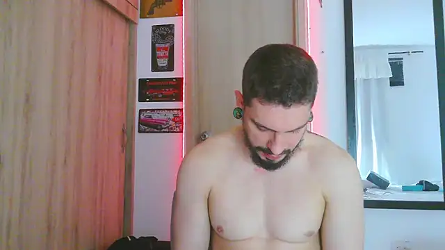 Aaron_kwok28 live sex cam