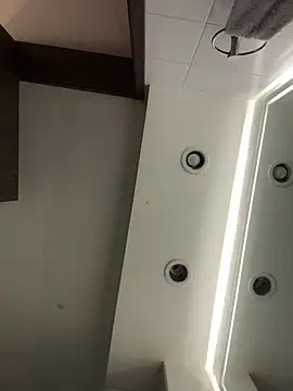 Alyshanon18's cam snapshot