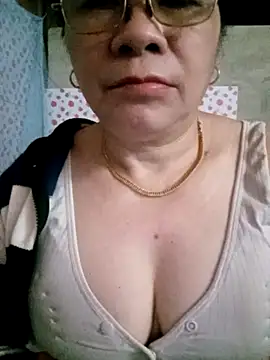 small-house123's cam snapshot