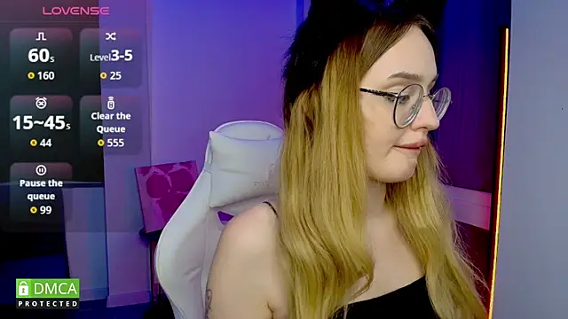 AdeLuna's cam snapshot