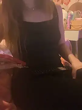 LaPetitechienne1 live sex cam