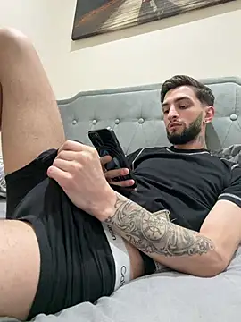 Juliann69Ramiro's cam snapshot