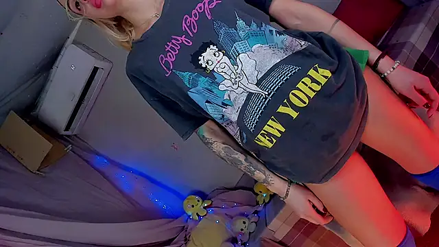 YourLizzyDoll's cam snapshot