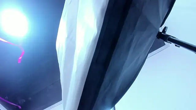 adhalee_js's cam snapshot