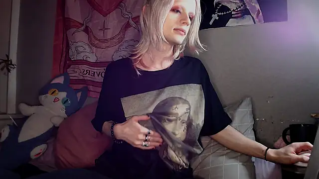 Alien_Bella live sex cam