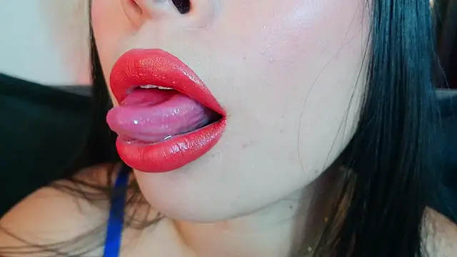 mia_roux1's cam snapshot