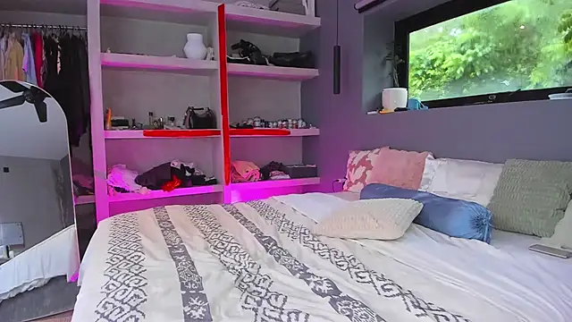 holy_khloe live sex cam