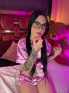 Veronicaa_lodge1's cam snapshot