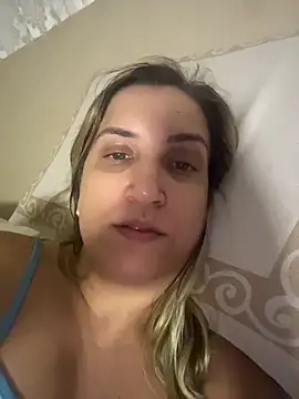 Bia_sexynovaes live sex cam