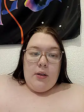 Sexycurvyemilyy live sex cam