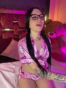 Veronicaa_lodge1's cam snapshot