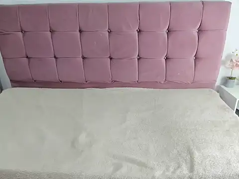 MiaKleinX's cam snapshot