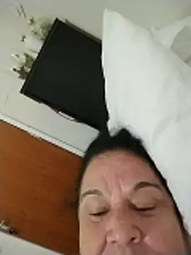 Yaya_Mineira live sex cam