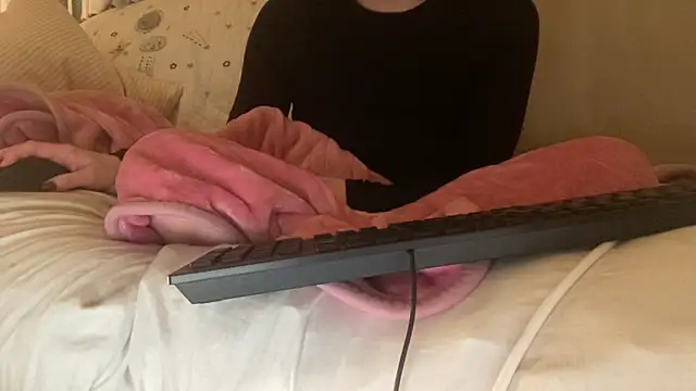 18yoteenvirgin's cam snapshot