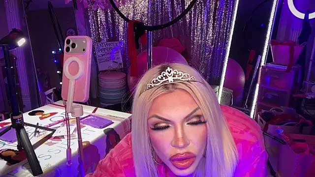 bimbotwerkqueen live sex cam