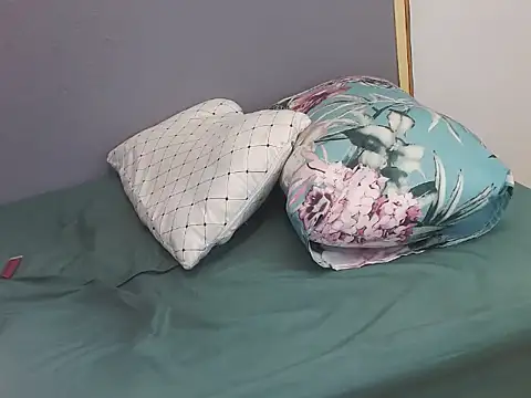 ChocoSlenderXXX's cam snapshot