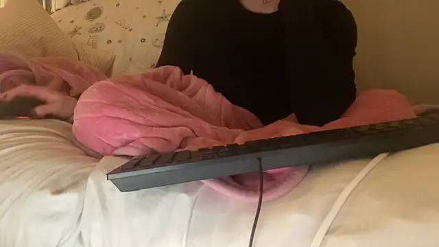 18yoteenvirgin's cam snapshot