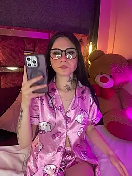 Veronicaa_lodge1's cam snapshot