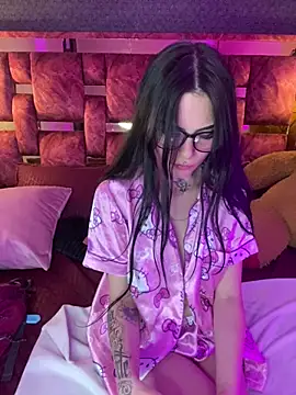 Veronicaa_lodge1's cam snapshot