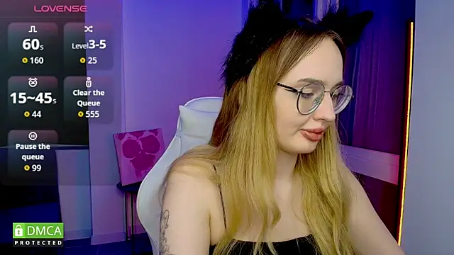 AdeLuna's cam snapshot