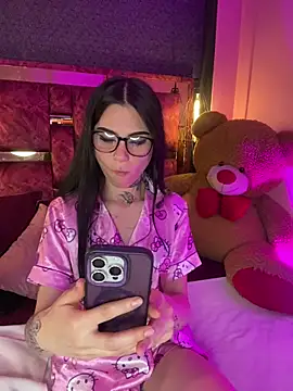 Veronicaa_lodge1's cam snapshot