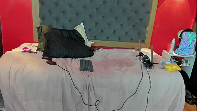 YayaHilton live sex cam