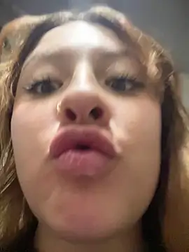 CharlotteUwU_'s cam snapshot